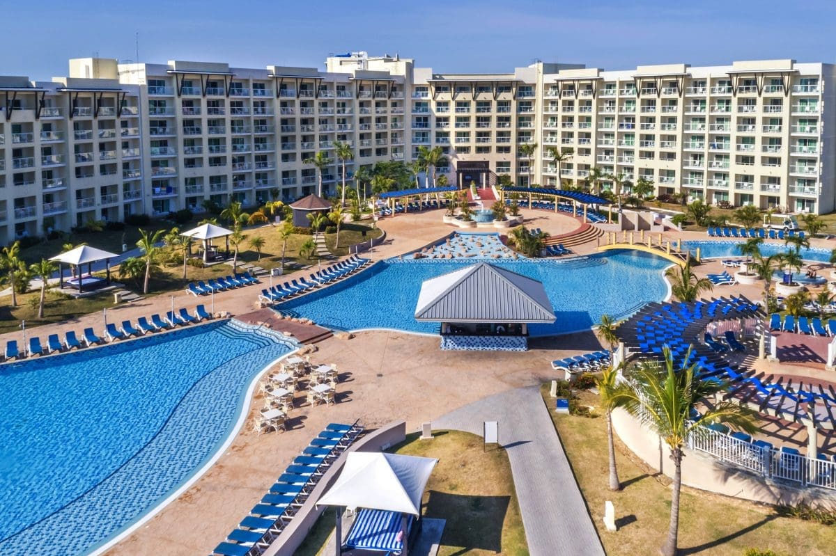 melia-marinavaradero-piscina-12786-TRIMMED