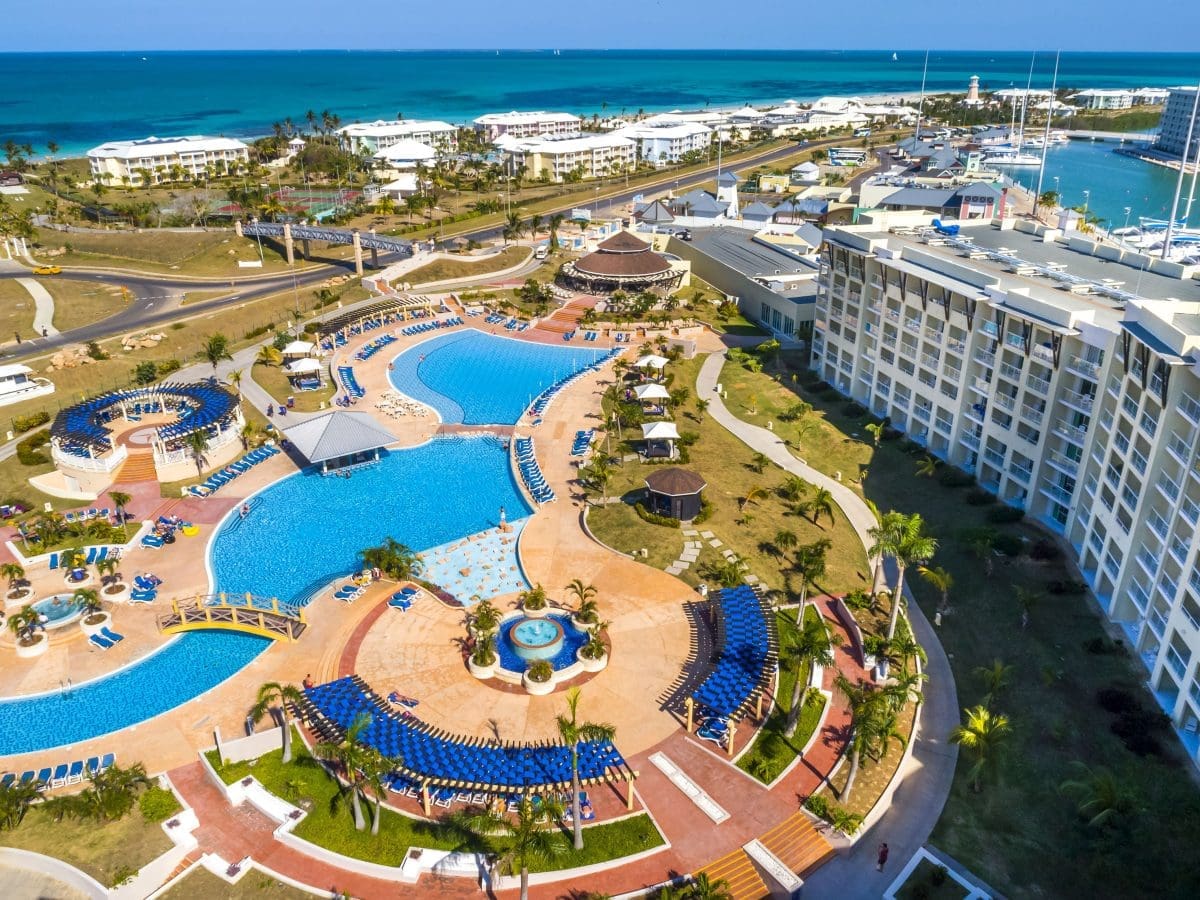 melia-marinavaradero-piscina-12790-TRIMMED