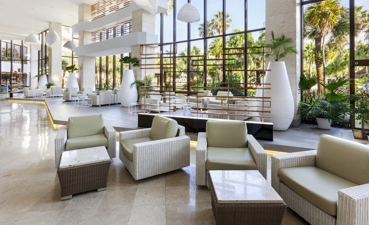 sol-palmeras-lobby-13429-TRIMMED