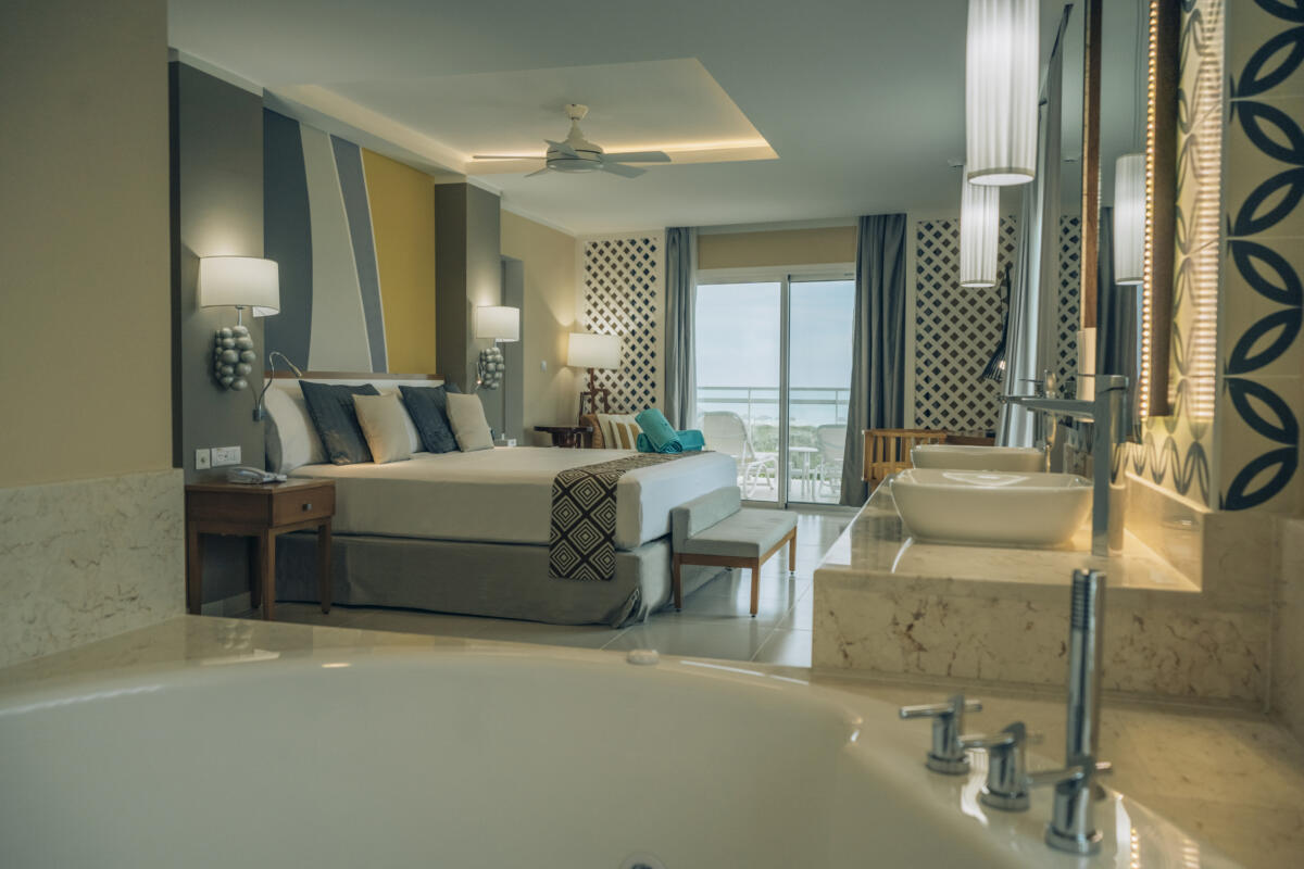 SUITE (6)