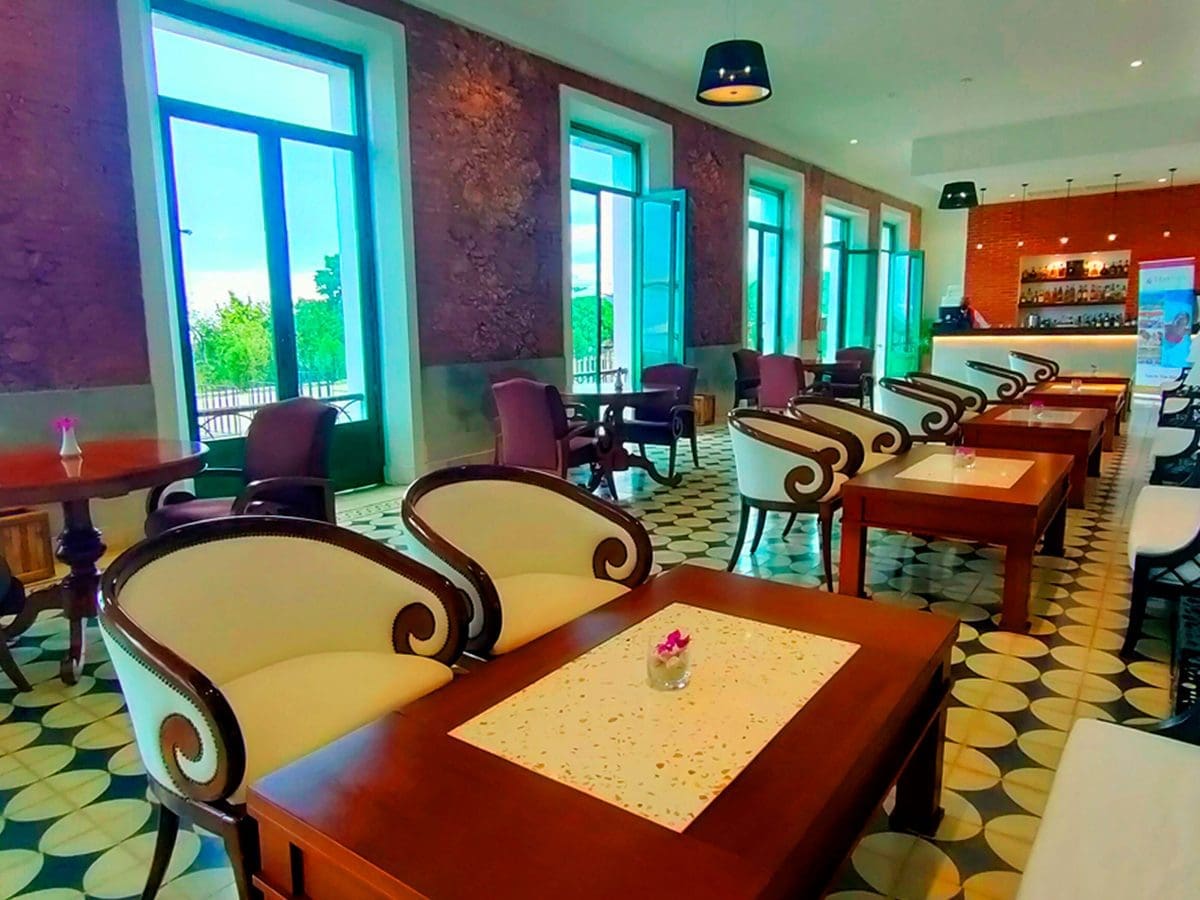 lobby-bar-62ffd2bf3d32e-optimized